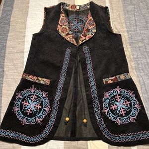 KG Embroidered vest